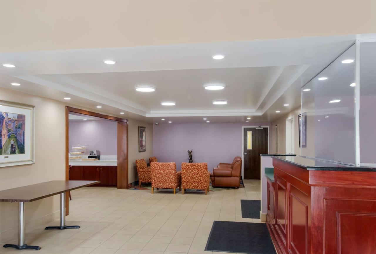All Seasons Inn & Suites Смітфілд Екстер'єр фото