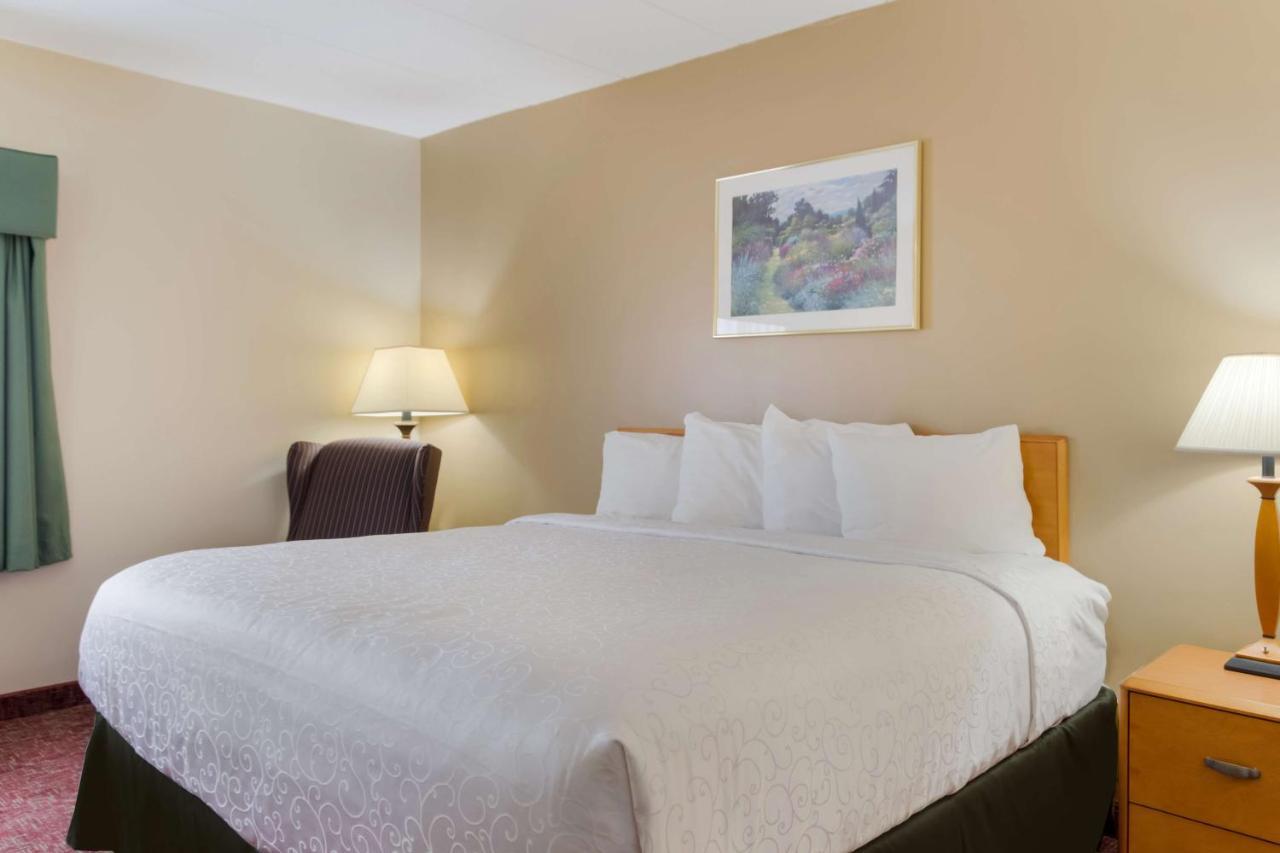 All Seasons Inn & Suites Смітфілд Екстер'єр фото