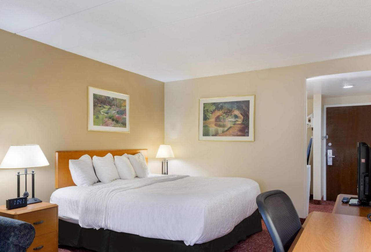 All Seasons Inn & Suites Смітфілд Екстер'єр фото
