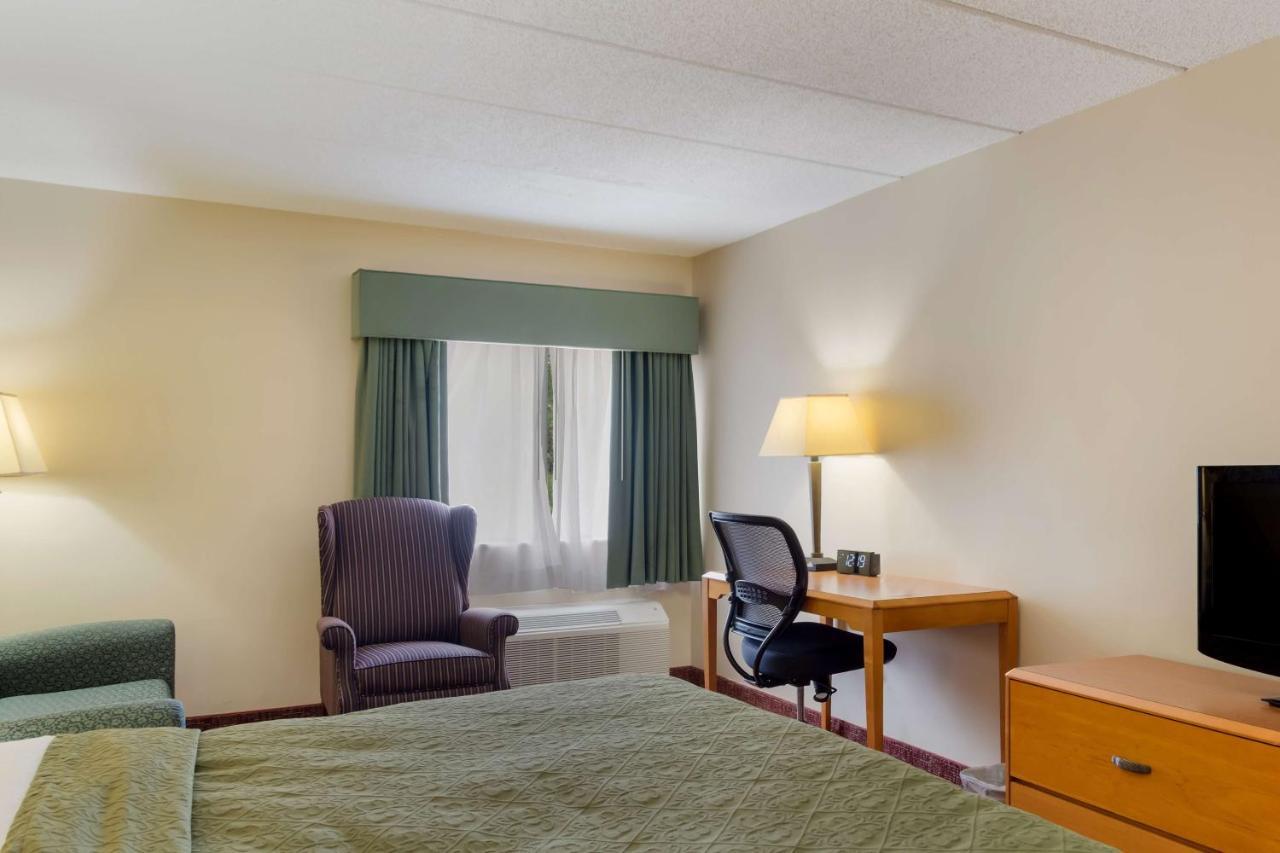 All Seasons Inn & Suites Смітфілд Екстер'єр фото