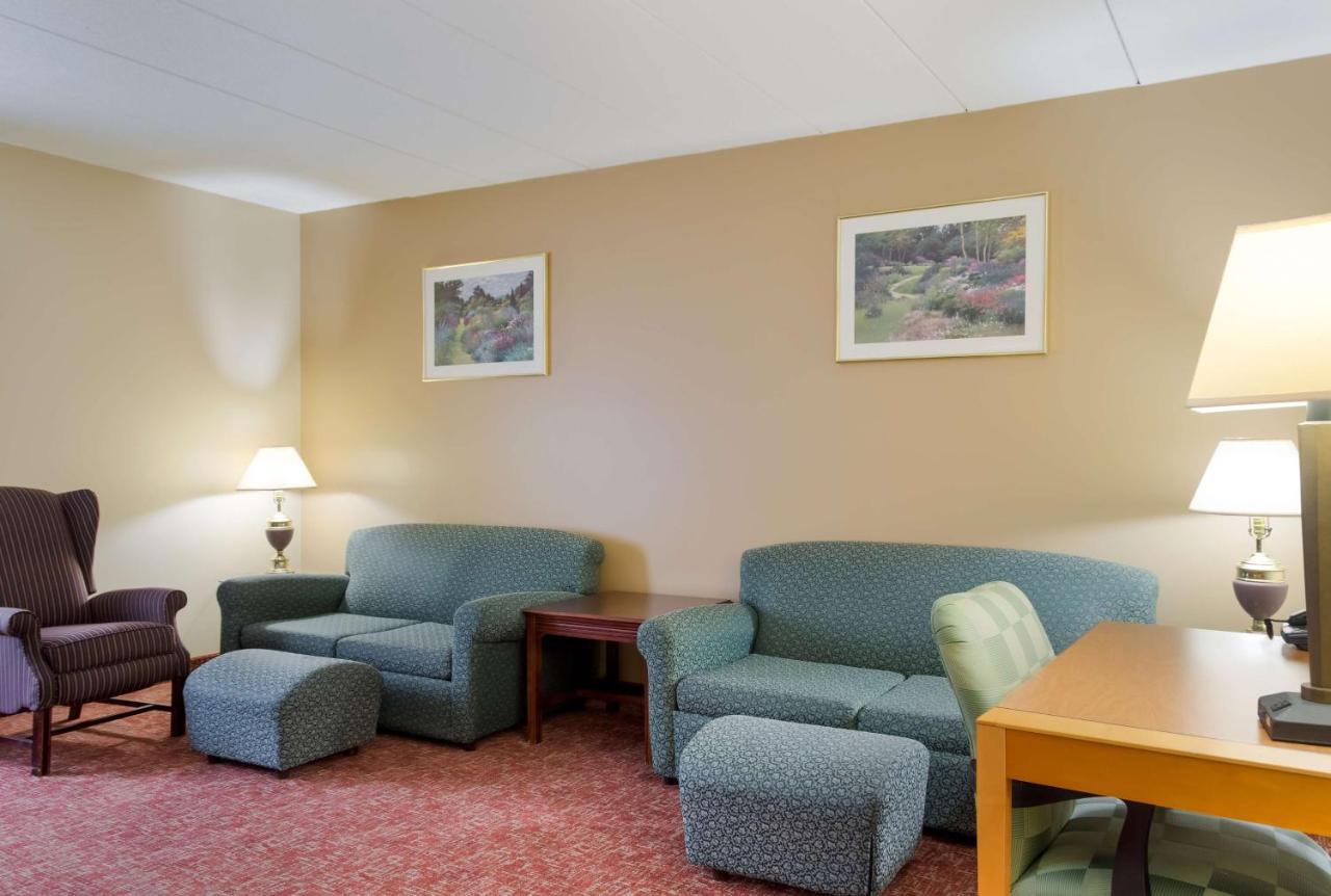 All Seasons Inn & Suites Смітфілд Екстер'єр фото