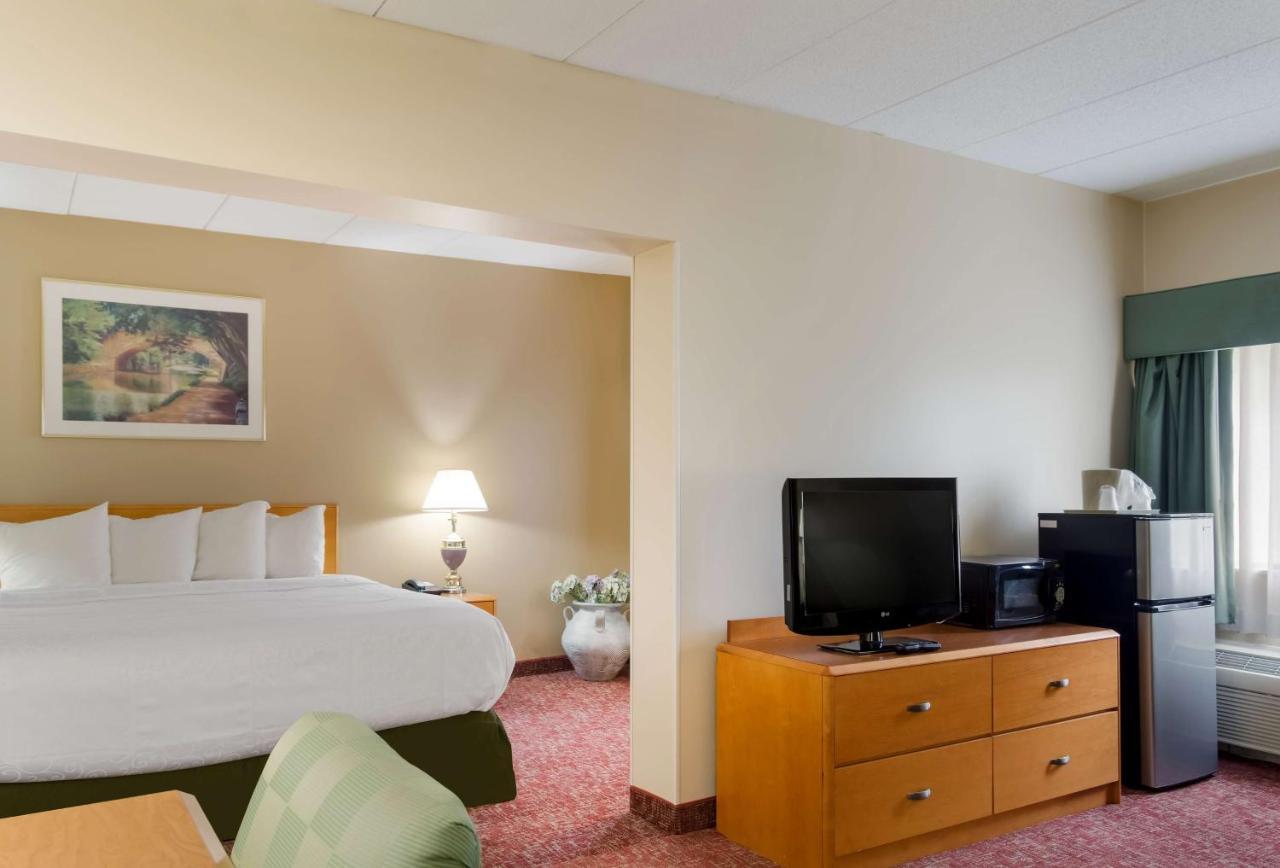 All Seasons Inn & Suites Смітфілд Екстер'єр фото
