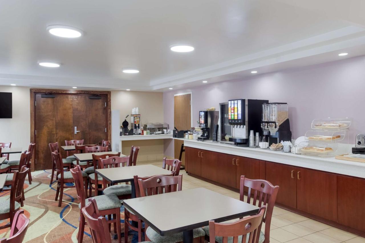 All Seasons Inn & Suites Смітфілд Екстер'єр фото