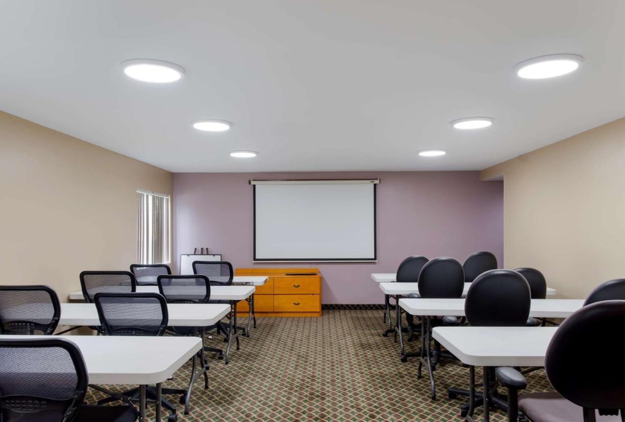 All Seasons Inn & Suites Смітфілд Екстер'єр фото