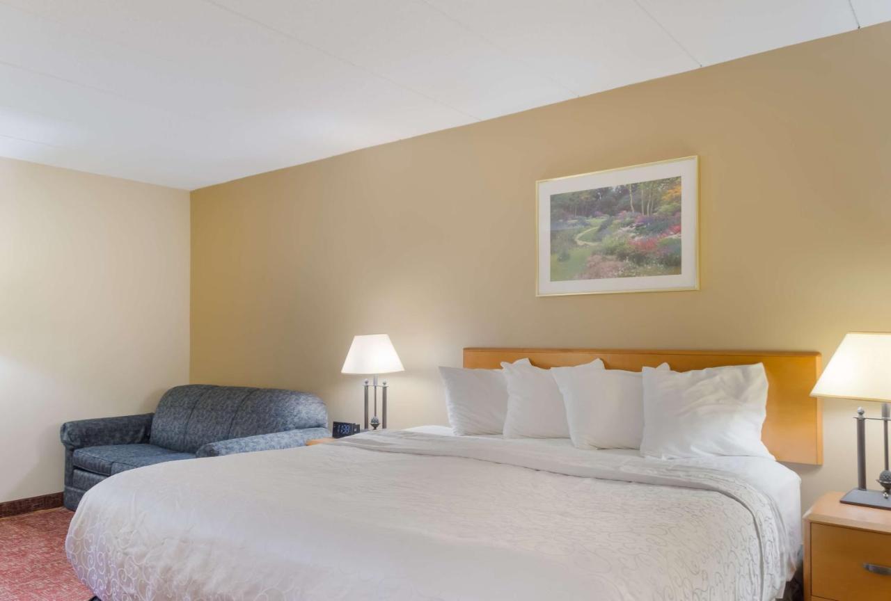 All Seasons Inn & Suites Смітфілд Екстер'єр фото